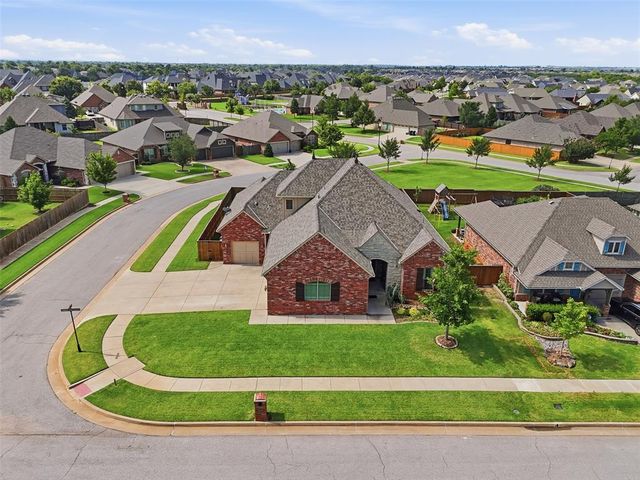 13608 Cobblestone Curve Road, Oklahoma City, OK 73142