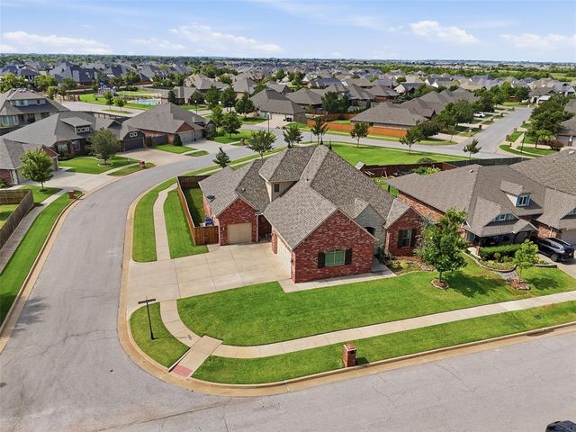 13608 Cobblestone Curve Road, Oklahoma City, OK 73142