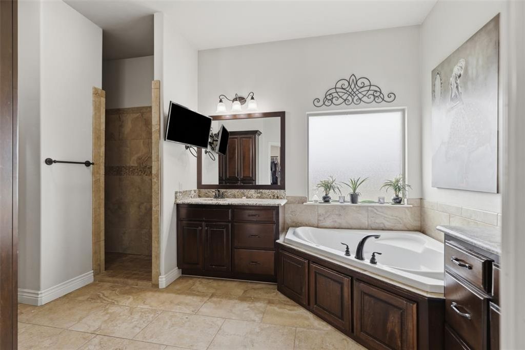 Image 16 of property listing at 13608 Cobblestone Curve Road, Oklahoma City, OK 73142