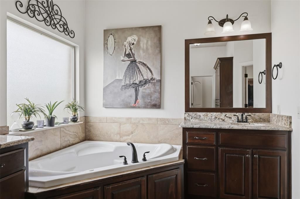 Image 17 of property listing at 13608 Cobblestone Curve Road, Oklahoma City, OK 73142