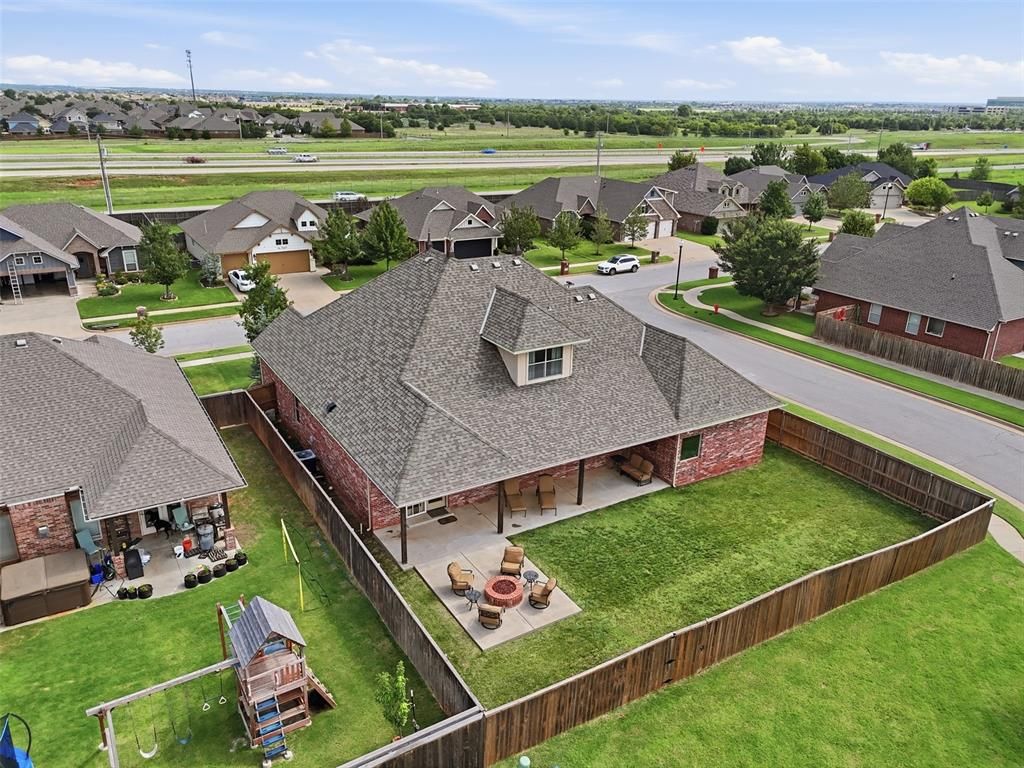 Image 31 of property listing at 13608 Cobblestone Curve Road, Oklahoma City, OK 73142