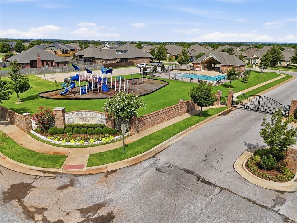 Image 34 of property listing at 13608 Cobblestone Curve Road, Oklahoma City, OK 73142