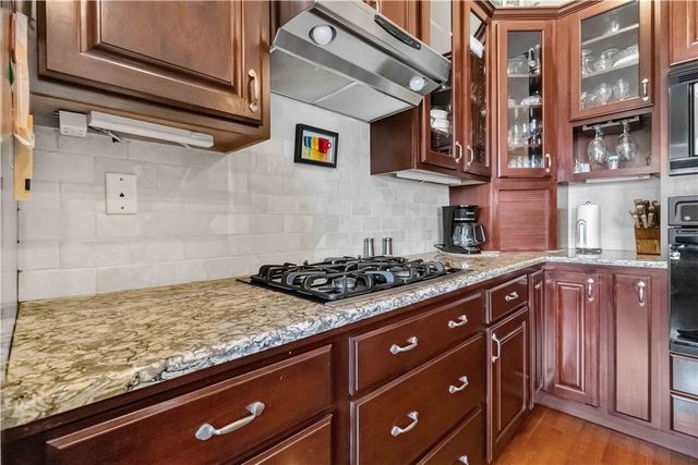 1 Glamis Lane, Bella Vista, AR 72715