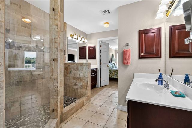 1 Glamis Lane, Bella Vista, AR 72715