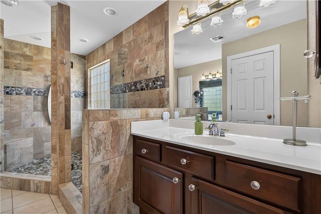 1 Glamis Lane, Bella Vista, AR 72715