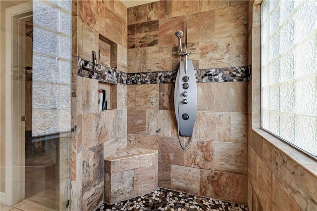 1 Glamis Lane, Bella Vista, AR 72715