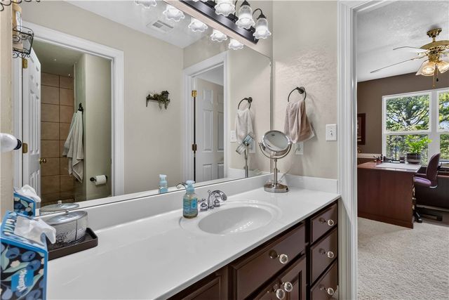 1 Glamis Lane, Bella Vista, AR 72715