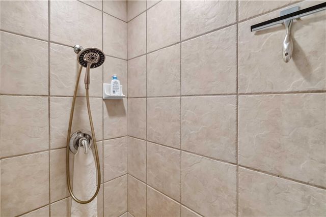 1 Glamis Lane, Bella Vista, AR 72715