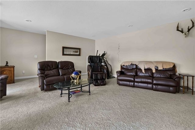 1 Glamis Lane, Bella Vista, AR 72715