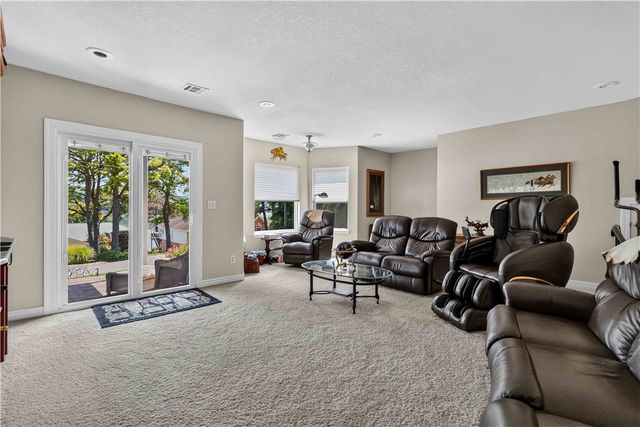 1 Glamis Lane, Bella Vista, AR 72715