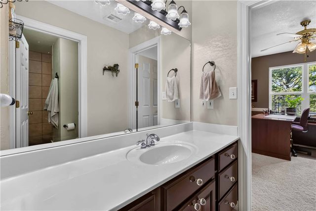 1 Glamis Lane, Bella Vista, AR 72715