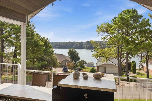 1 Glamis Lane, Bella Vista, AR 72715