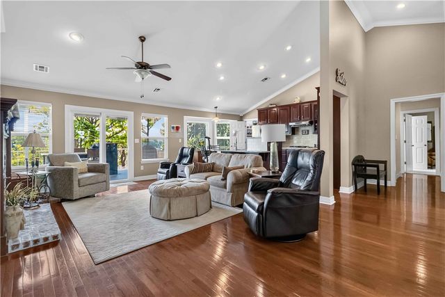 1 Glamis Lane, Bella Vista, AR 72715