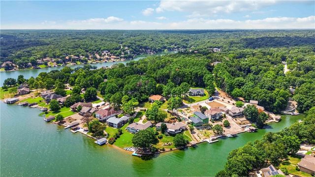 1 Glamis Lane, Bella Vista, AR 72715