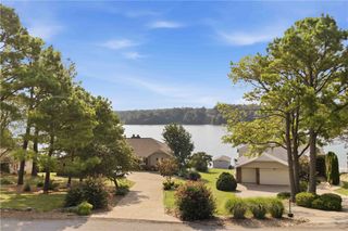 1 Glamis Lane, Bella Vista, AR 72715