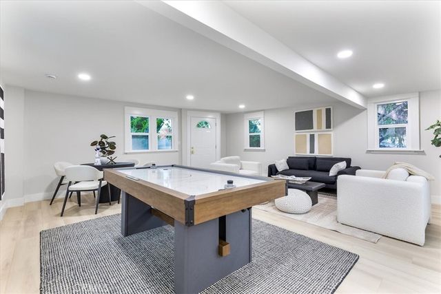 132 Belmont Avenue, Long Beach, CA 90803