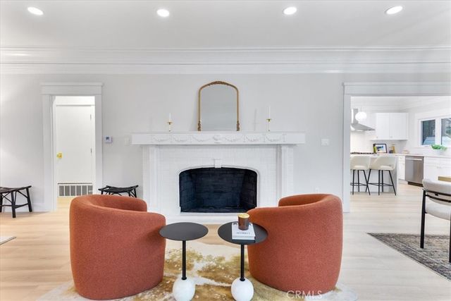 132 Belmont Avenue, Long Beach, CA 90803