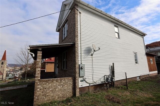 340 Indiana Avenue, Chester, WV 26034