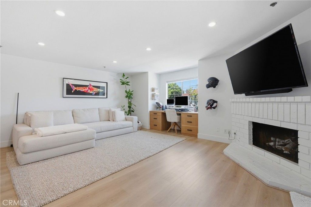 345 Avocado Street 101 A, Costa Mesa, CA 92627