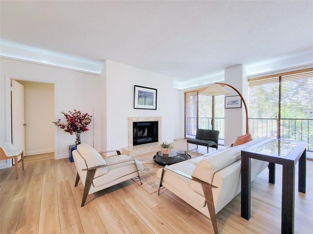 9333 Memorial Drive 410, Houston, TX 77024