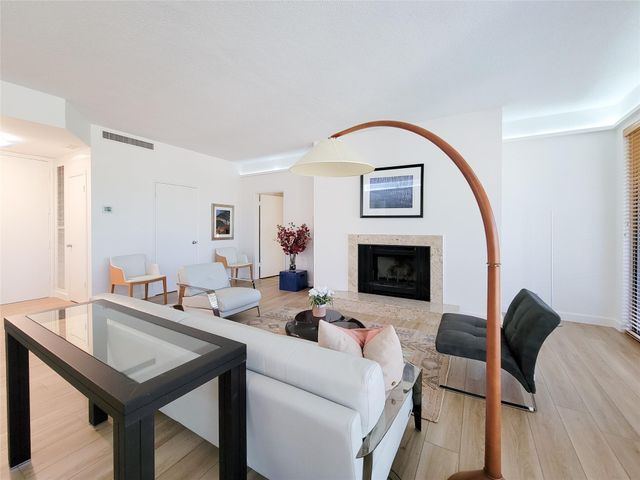 9333 Memorial Drive 410, Houston, TX 77024