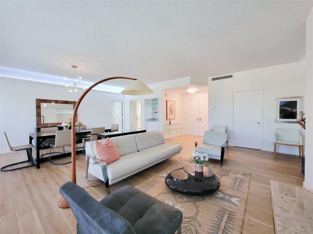 9333 Memorial Drive 410, Houston, TX 77024