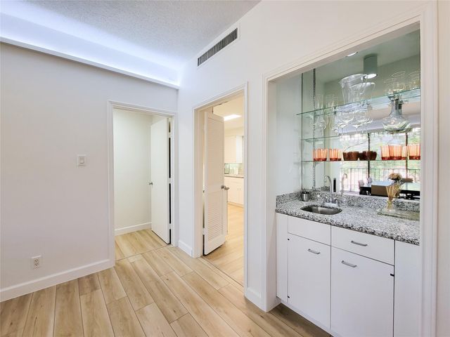 9333 Memorial Drive 410, Houston, TX 77024