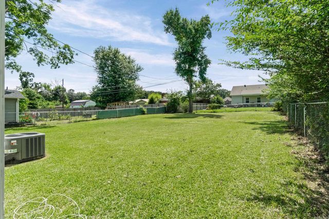 8205 N Claremont Avenue, Sherwood, AR 72120