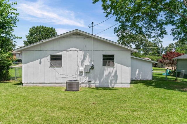 8205 N Claremont Avenue, Sherwood, AR 72120
