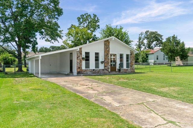 8205 N Claremont Avenue, Sherwood, AR 72120