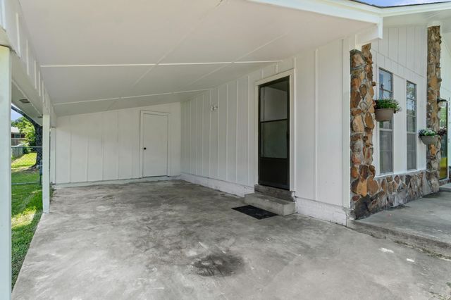 8205 N Claremont Avenue, Sherwood, AR 72120