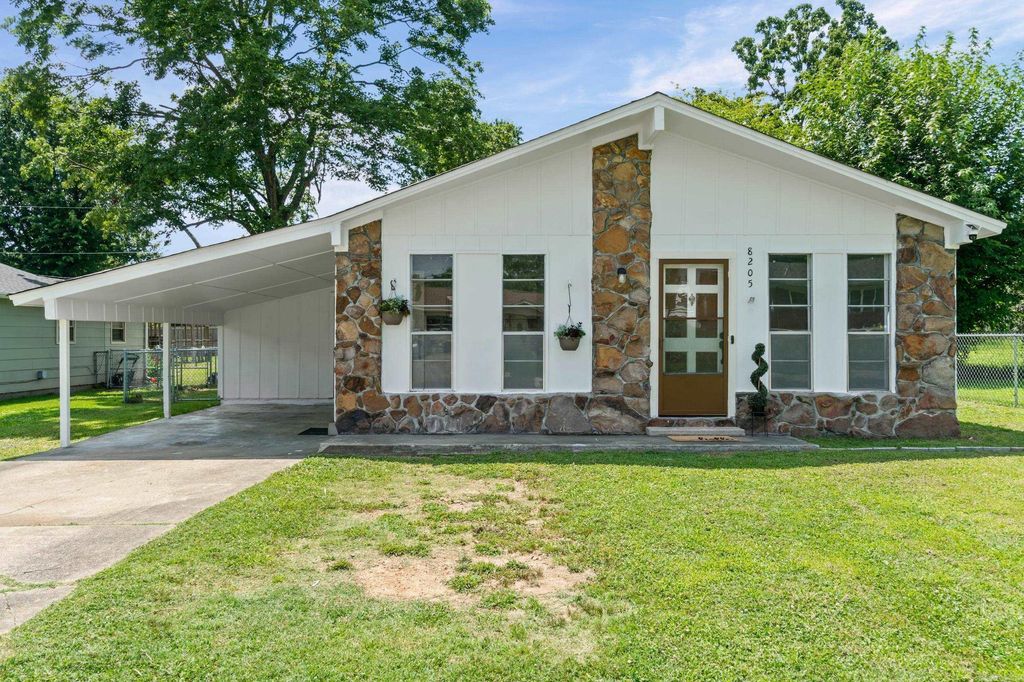 8205 N Claremont Avenue, Sherwood, AR 72120