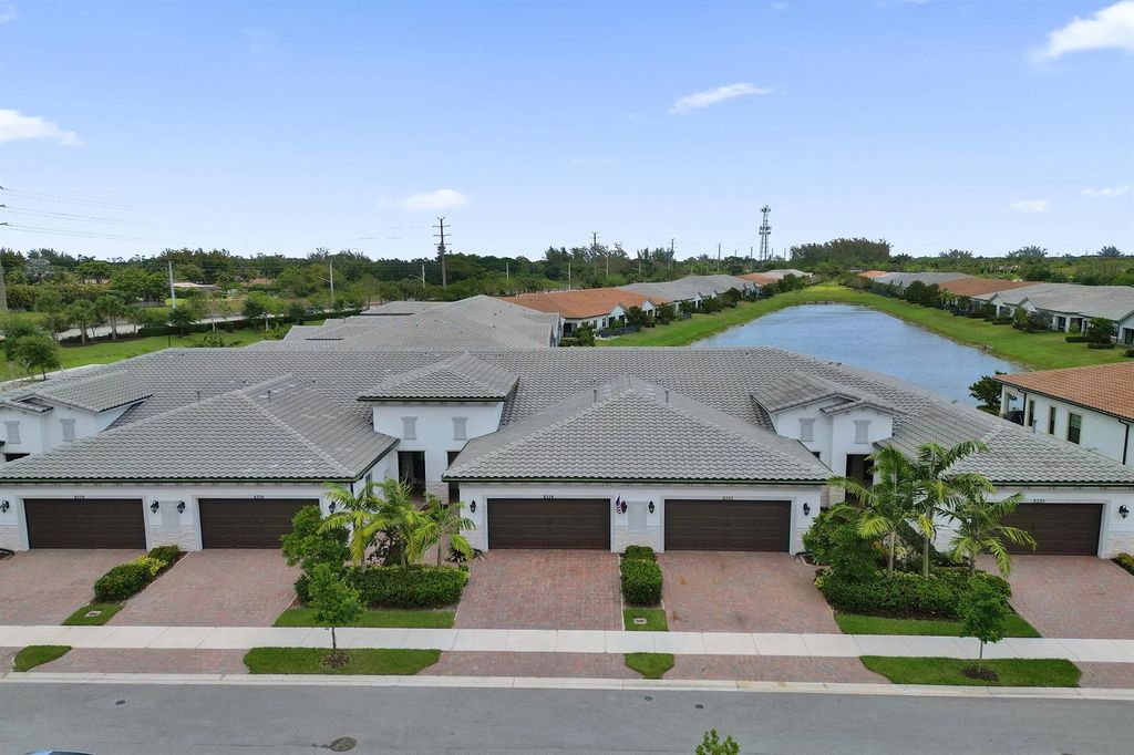 8334 W Blue Spring Drive 8334, Parkland, FL 33067