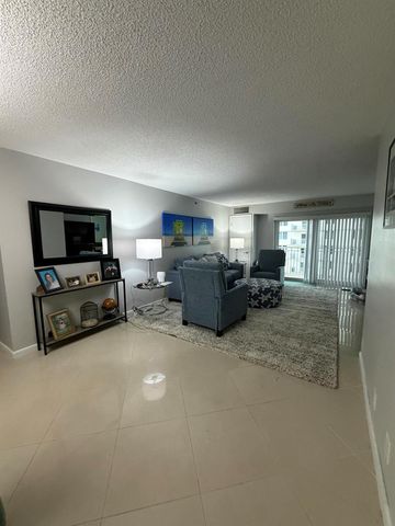 3215 S Ocean Boulevard 407, Highland Beach, FL 33487