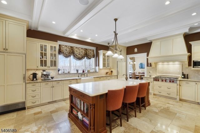 4 Rainetree Rdg, Mendham Twp., NJ 07931