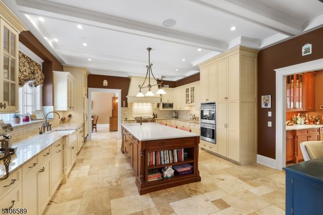 4 Rainetree Rdg, Mendham Twp., NJ 07931