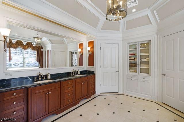 4 Rainetree Rdg, Mendham Twp., NJ 07931