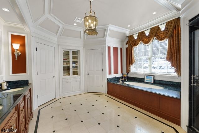 4 Rainetree Rdg, Mendham Twp., NJ 07931