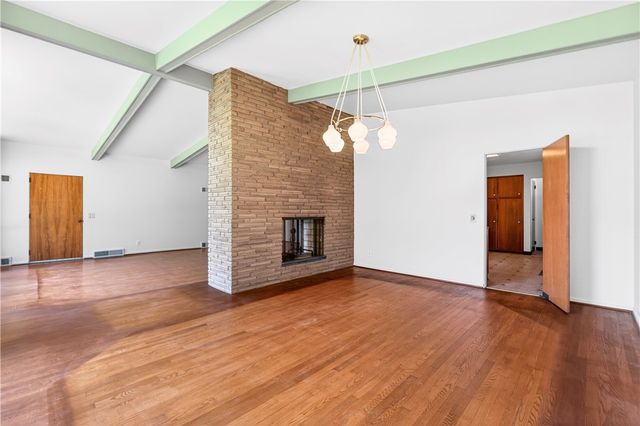 2219 Mitchell Dr, North Huntingdon, PA 15642