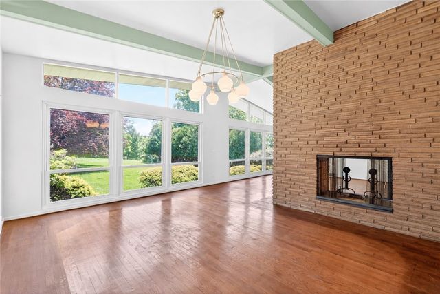 2219 Mitchell Dr, North Huntingdon, PA 15642