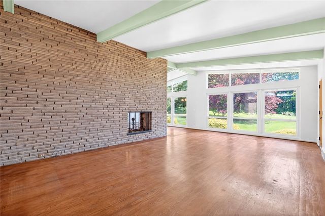 2219 Mitchell Dr, North Huntingdon, PA 15642
