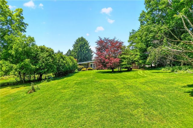 2219 Mitchell Dr, North Huntingdon, PA 15642