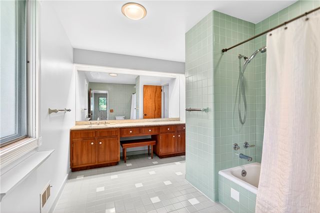 2219 Mitchell Dr, North Huntingdon, PA 15642