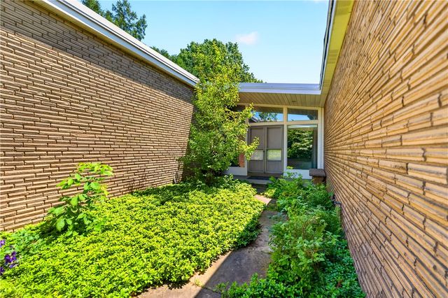 2219 Mitchell Dr, North Huntingdon, PA 15642
