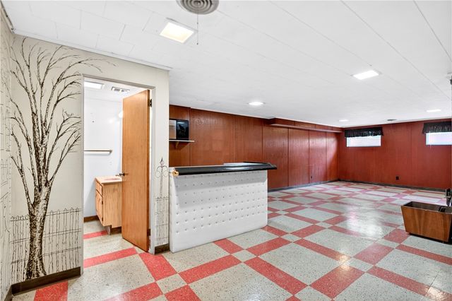 2219 Mitchell Dr, North Huntingdon, PA 15642