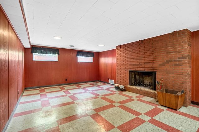 2219 Mitchell Dr, North Huntingdon, PA 15642