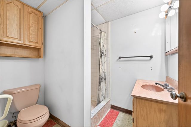 2219 Mitchell Dr, North Huntingdon, PA 15642