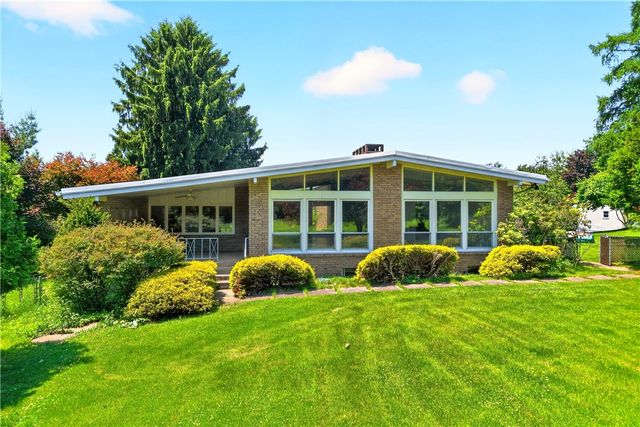 2219 Mitchell Dr, North Huntingdon, PA 15642