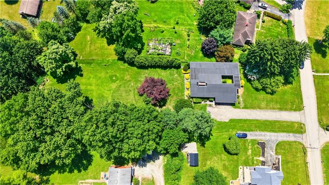 2219 Mitchell Dr, North Huntingdon, PA 15642