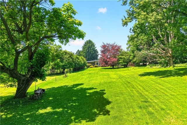 2219 Mitchell Dr, North Huntingdon, PA 15642